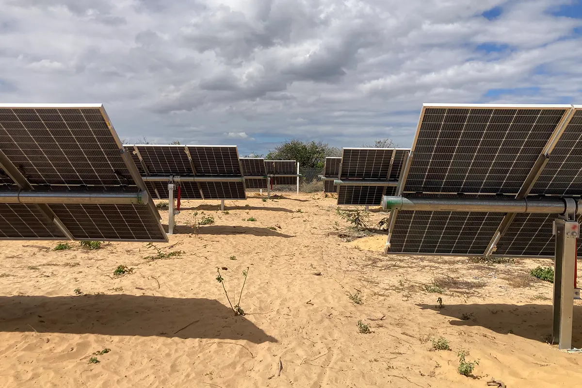 Equipe técnica da Maxo Engenharia em obra de usina de energia solar